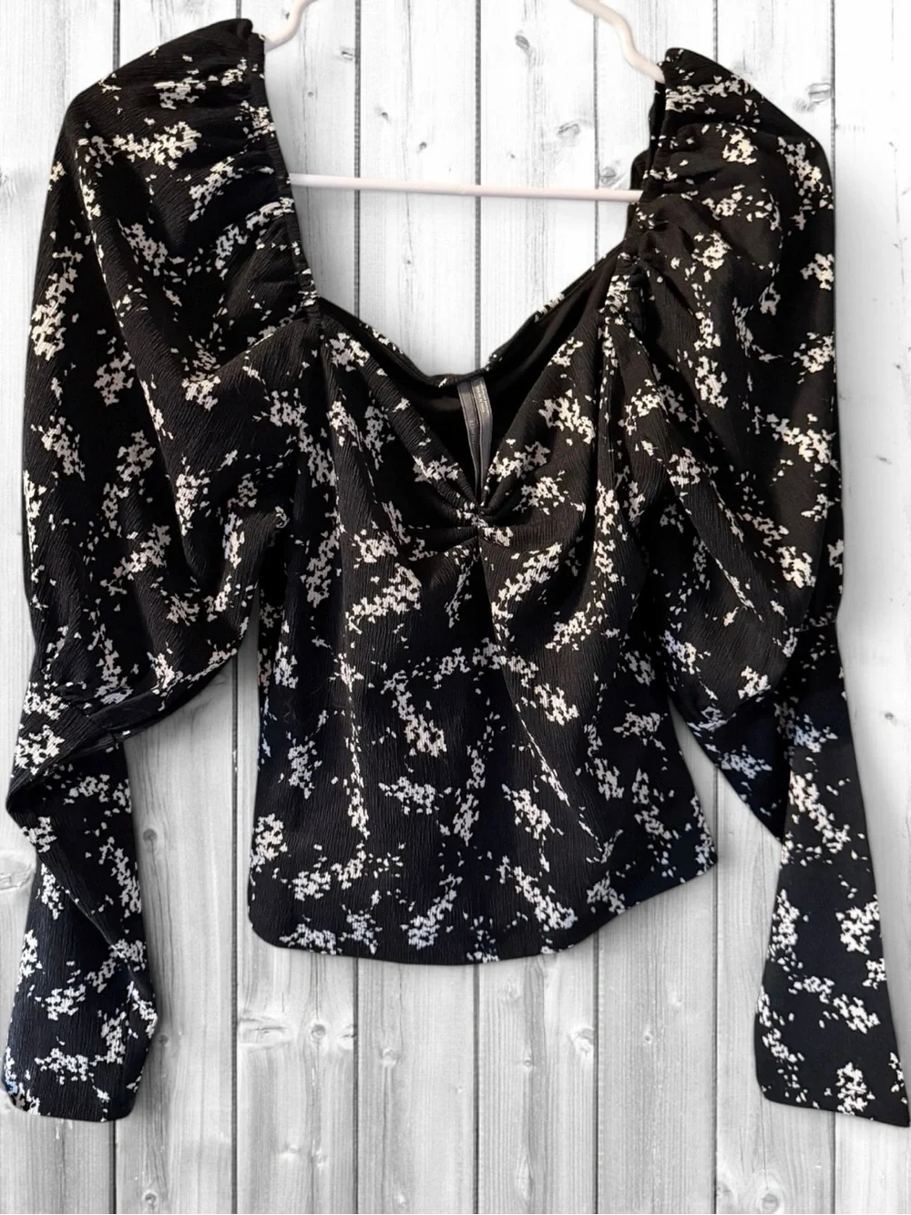 🌸Anthropologie Black Floral Puff-Sleeve Women's Top